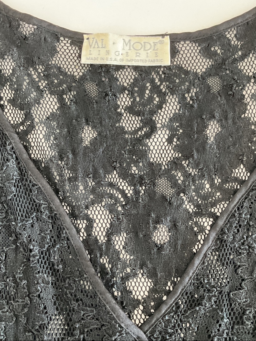 VAL MODE Black Lace-Top Satin Chemise | medium - Picture 13 of 16